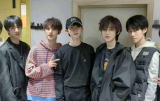 时代少年团：假睫毛下的青春魅力