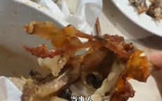 烤全羊盛宴变惊悚，粪便事件店家赔偿1500元