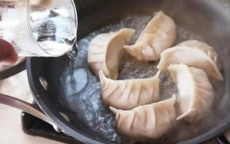 马年饺子皮卷出新高度：女子匠心独运，传统美食焕发新颜